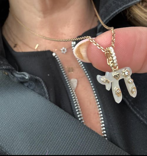 14K Gold Jewish Charms Chai Gemstone Pendant ©