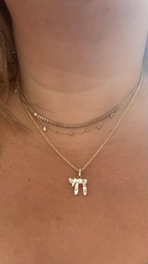 14K Gold Jewish Charms Chai Gemstone Pendant ©