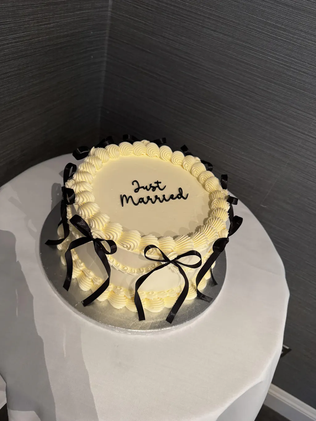 Lambeth Celebration Cake - Ribbon