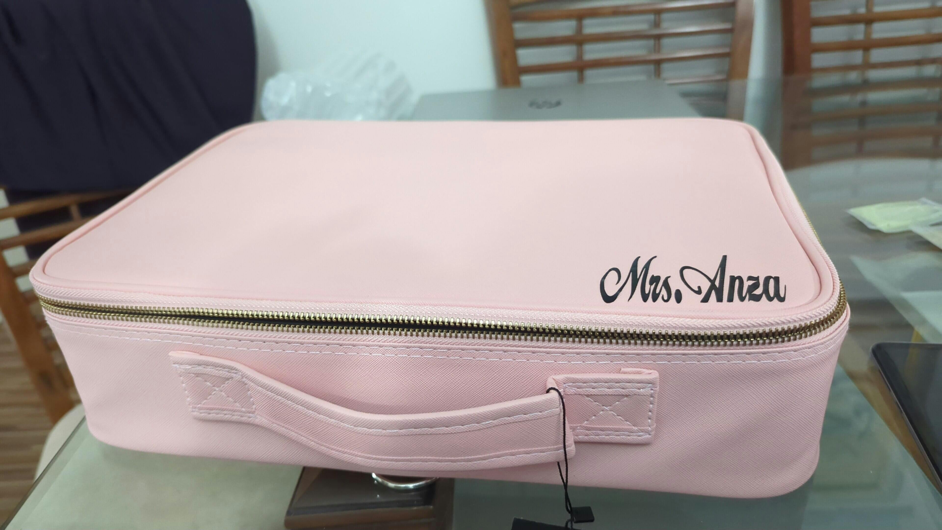 Single Zip Glam Bag Medium (will be delivered till 10th February