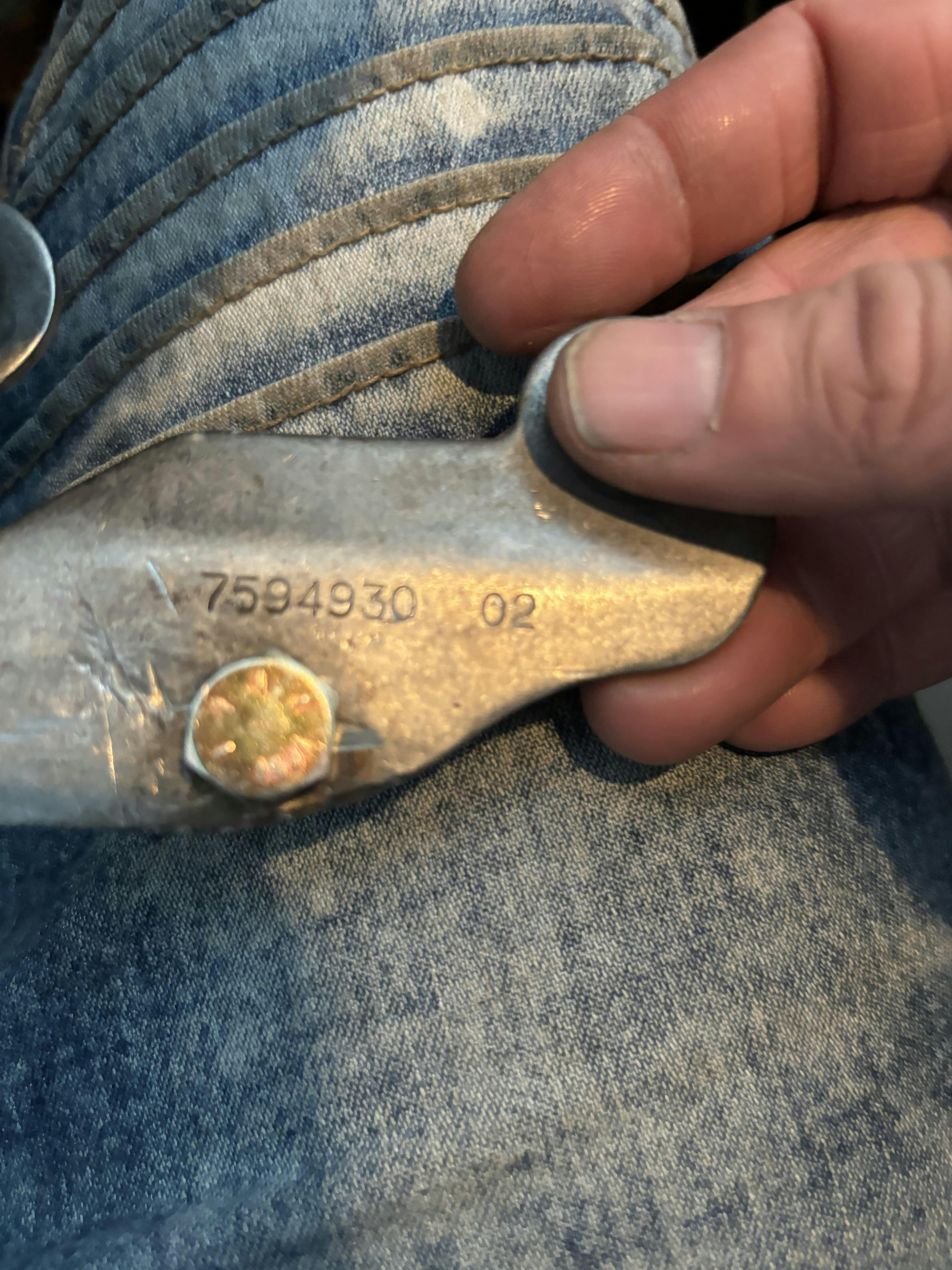 20172023 シボレー/GMC デュラマックス ディーゼル 6.6 L5P 3.5 インチ縦樋および EGR バルブ クーラー削除キッ