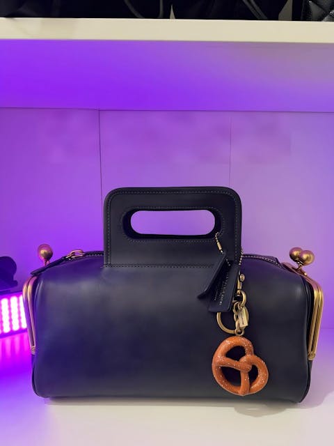 Double-opening handheld mailbox bag