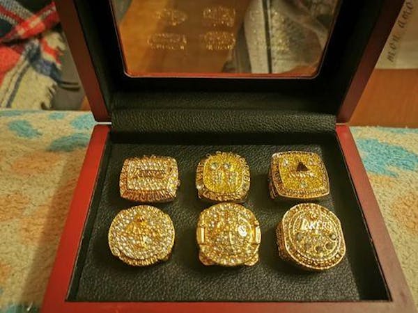 Kobe Bryant Los Angeles Lakers Basketball Championship Ring Set