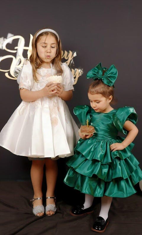 Luxury Off White Flower Girl Dresses Dubai Beading Sequined Princess J085