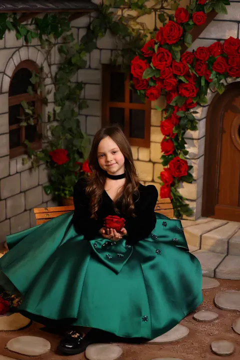 Luxury Arabic Green Girl Dress Crystal V-Neck Dubai Kids Princess J367