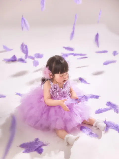 Sleeveless Flower-Adorned Tiered Flower Girl Dress With Bow D052