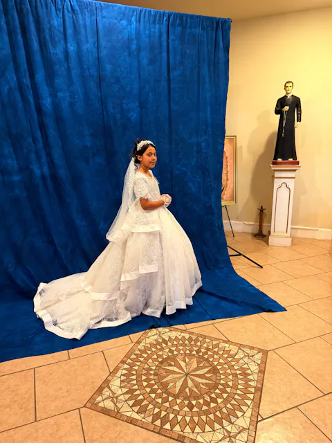 Luxury Arabic White Girl Quinceanera Dresses Beaded Pearls J095