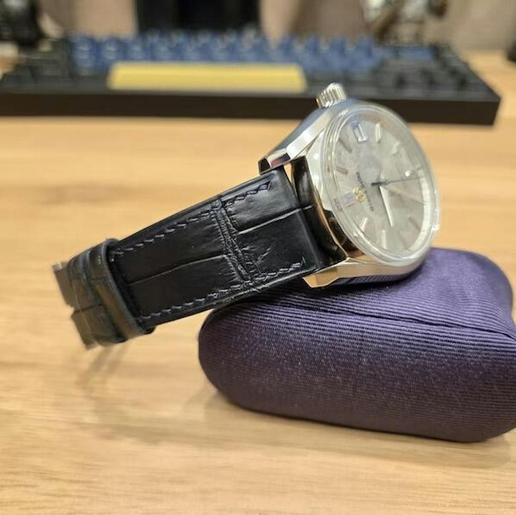 ダークグレー ダークネイビー ダークフォレスト ダークパープル クロコダイル アリゲーターワニ革 甲丸タイプ 本ワニ革 本革 凹凸型 カーブエンド (弓カン)