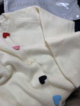 CARDIGAN DE MALHA CORAÇÕES MULTICOR BRANCO