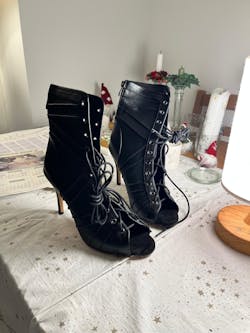 Kelly noir - Talons stilettos - Personnalisable