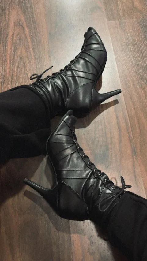 Kelly noir - Talons stilettos - Personnalisable