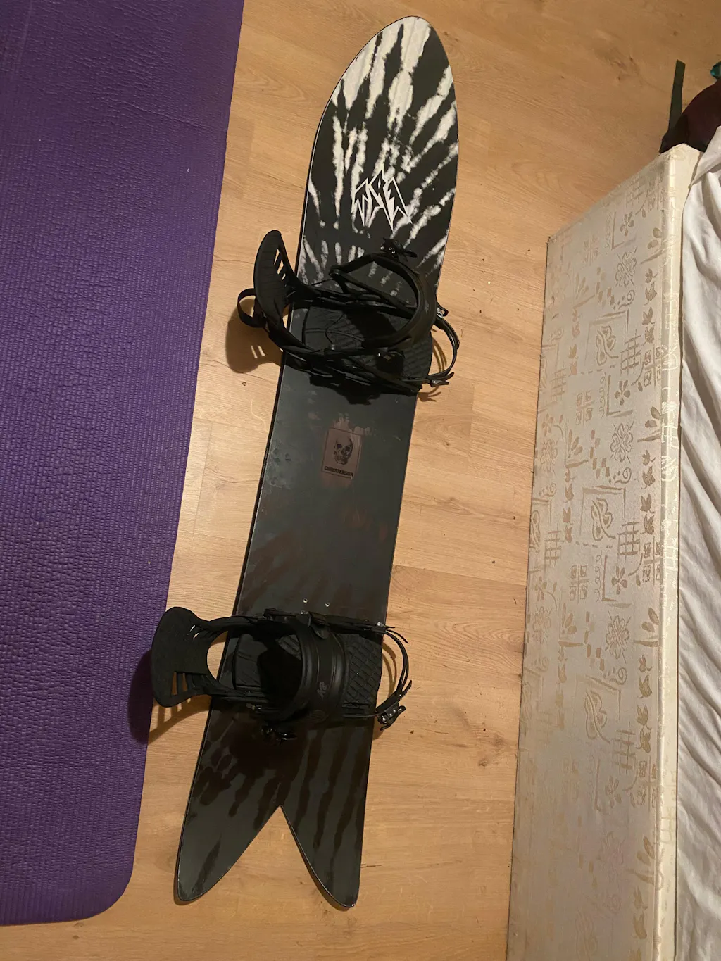 Storm Wolf Snowboard | Jones
