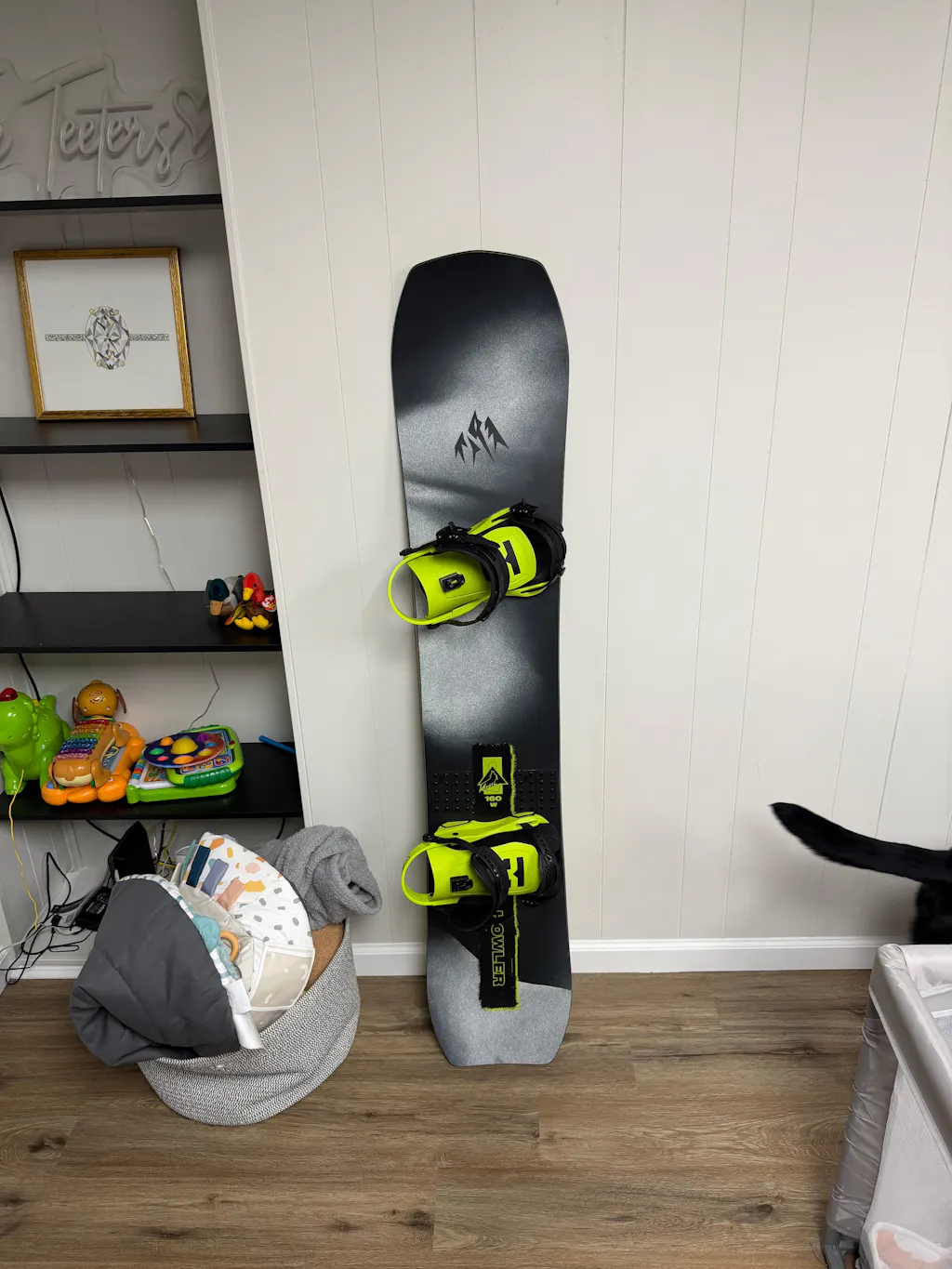 Men's Howler Snowboard | Jones