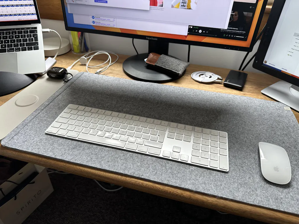 ALTI Wireless Charging Desk Mat- Journey