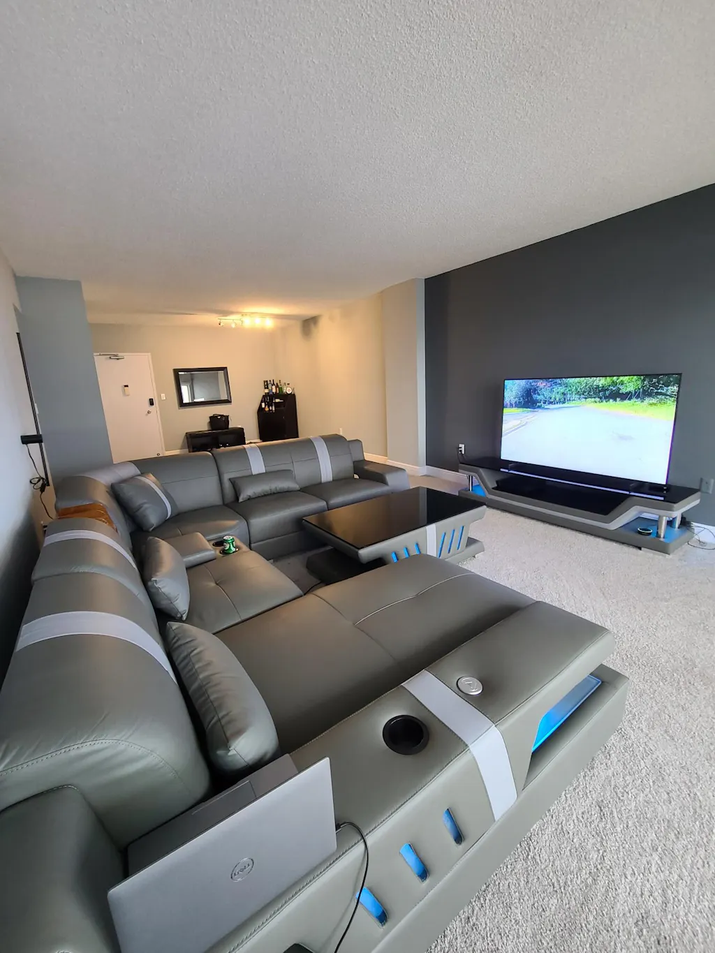 Yuli Modern Leather SectionalModern Furniture Store Las Vegas