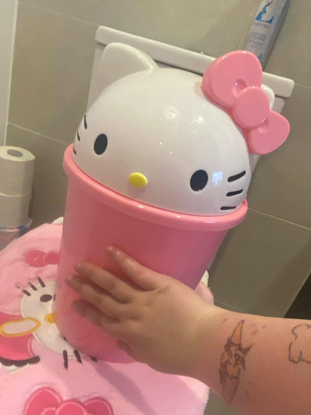 Hello Kitty Trash Can – Juneptune