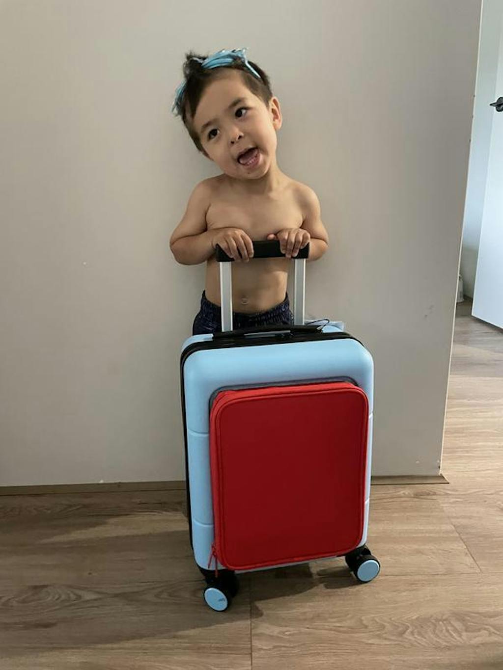 Kids Carry-On Adventure in Light Blue/Red