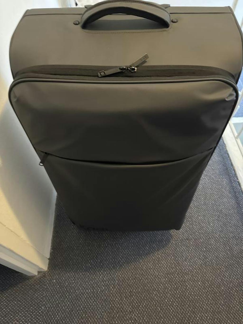 Cloud Check-In Large in Charcoal