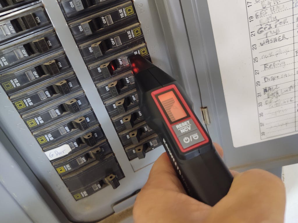 KAIWEETS KT301P Circuit Breaker Finder