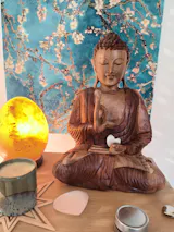Statue Bouddha 30 cm sculptée à la main en Bois de Suar – Geste de la Transmission (Bali)