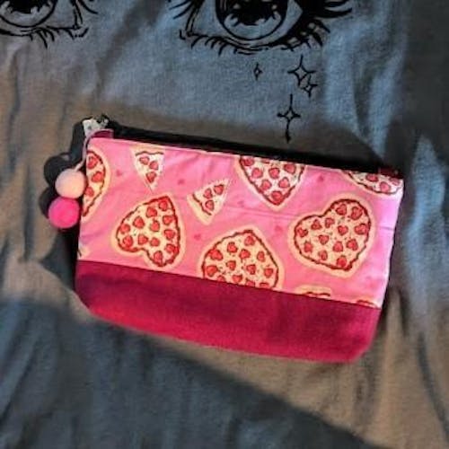 Two-Tone Stand-Up Pizza Heart Zipper Pouch