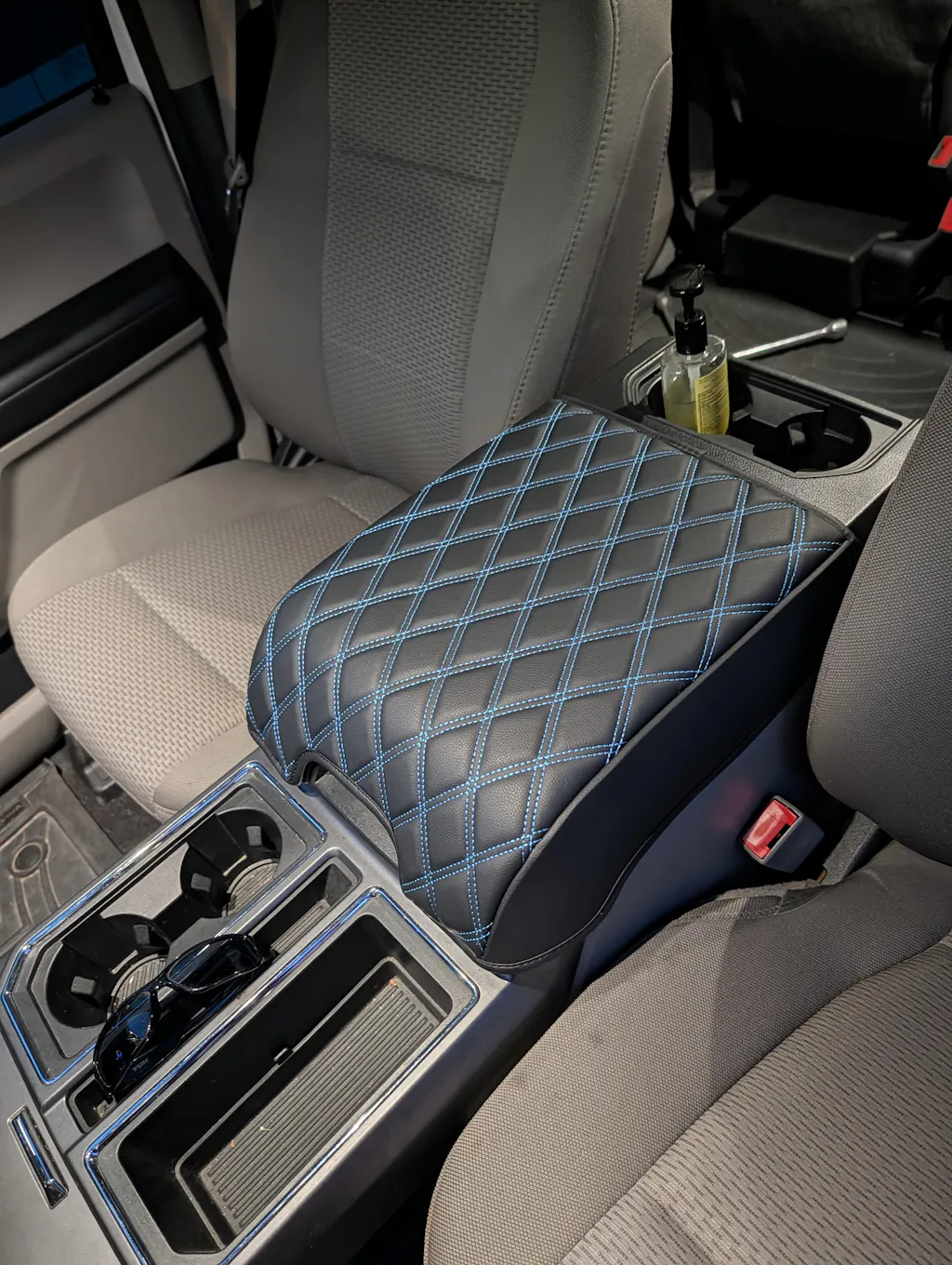 Center Console Armrest Cover Pad for Bucket Seat 2015-2020 Ford F150, 2017-2022 F250 F350 F450 F550 Super Duty, 2018-2024 Ford Expedition