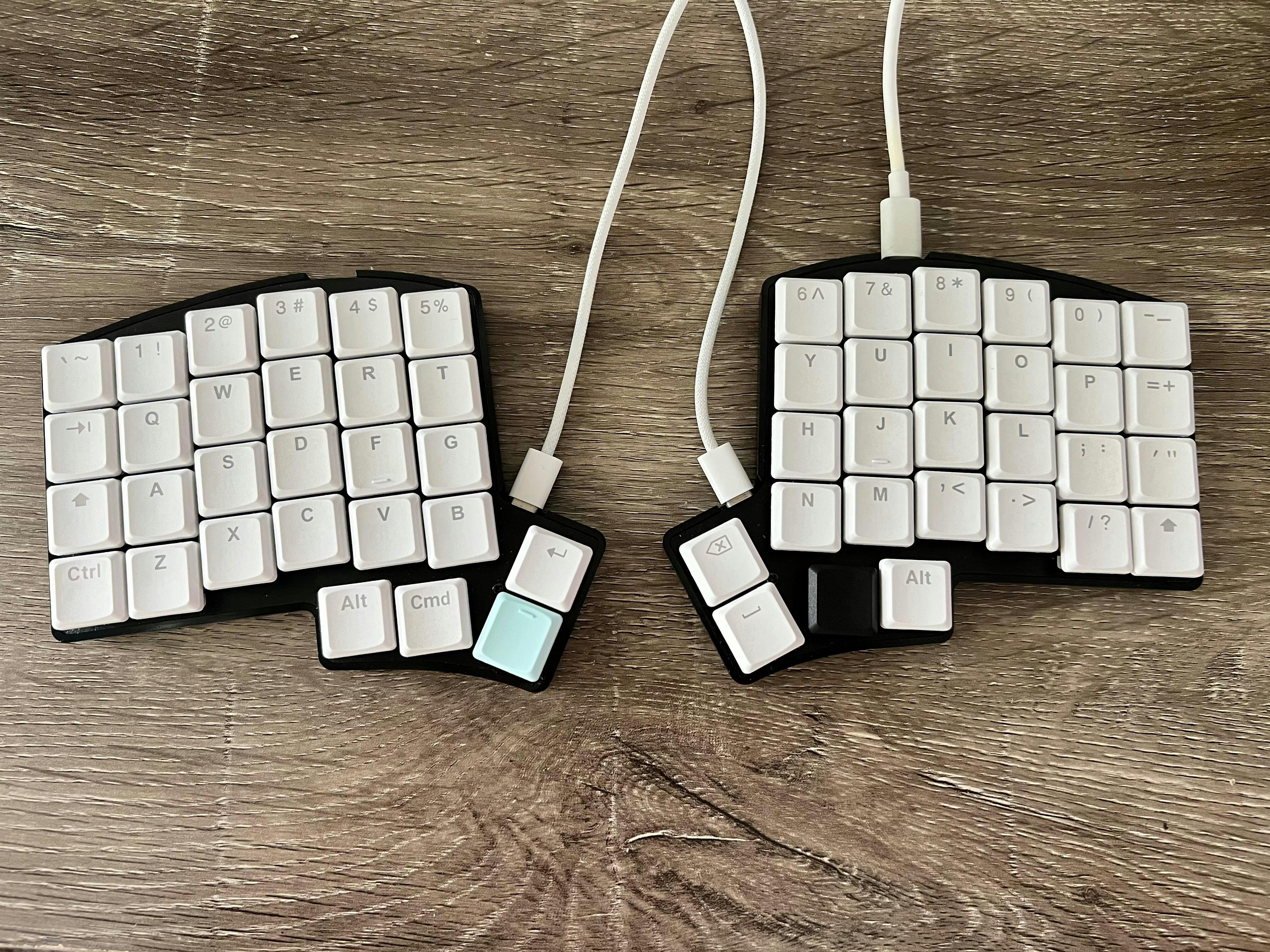 Keebio Iris LM low profile 分割キーボード Iris LM - Low-Profile Split Ergonomic Keyboard (Pre-Built) – Keebio