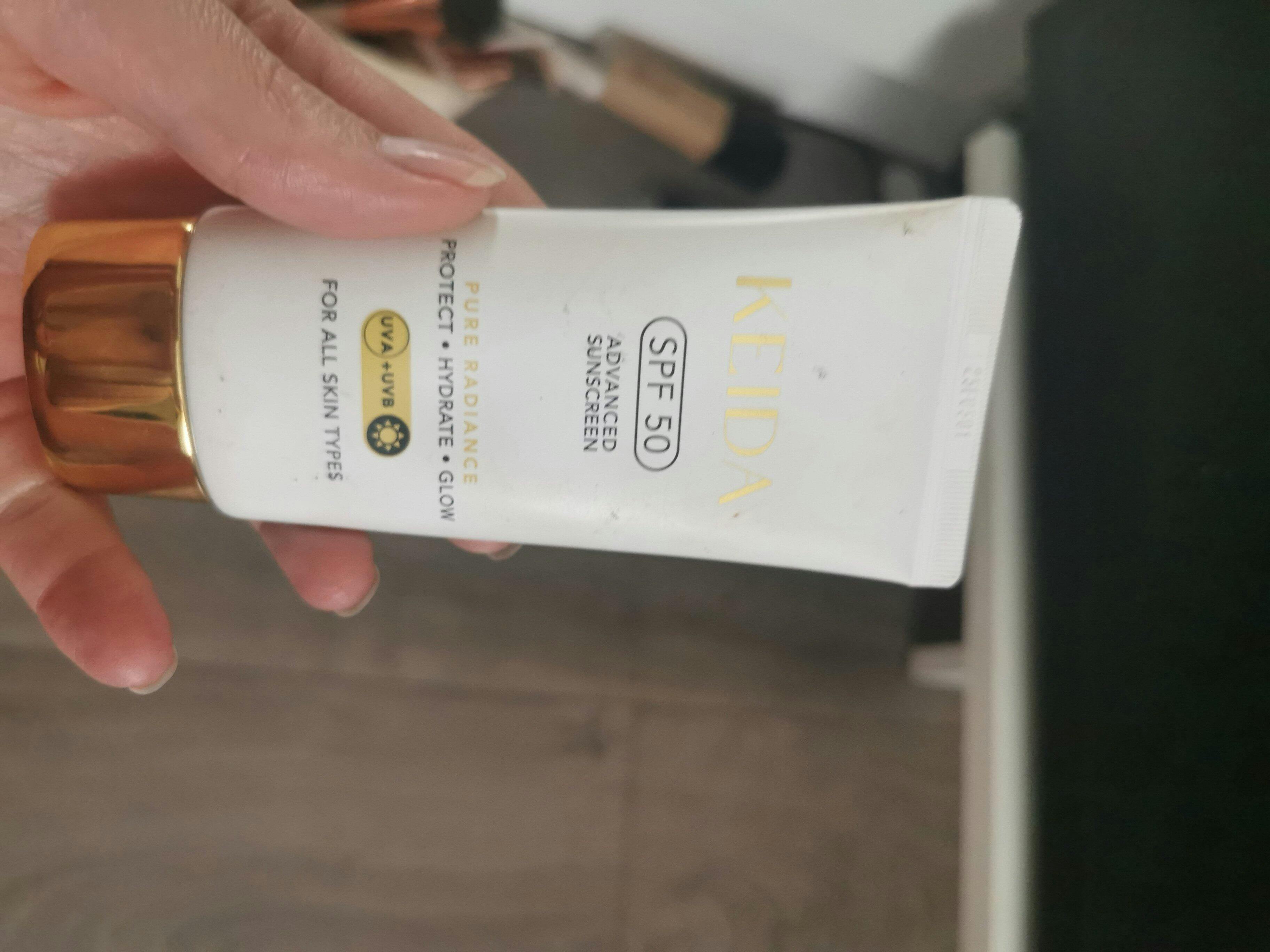 CREMA HIDRATANTA DE ZI CU SPF50, NIACINAMIDE & ACID HIALURONIC