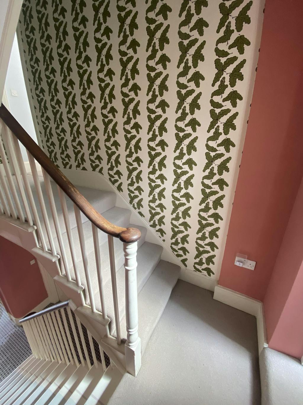 Oak leaf Wallpaper in Peridot