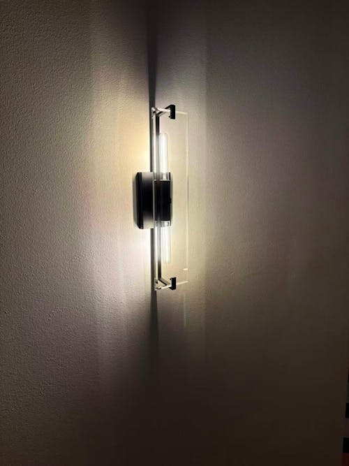 Marbuzen Linear Bedroom Sconce 20"