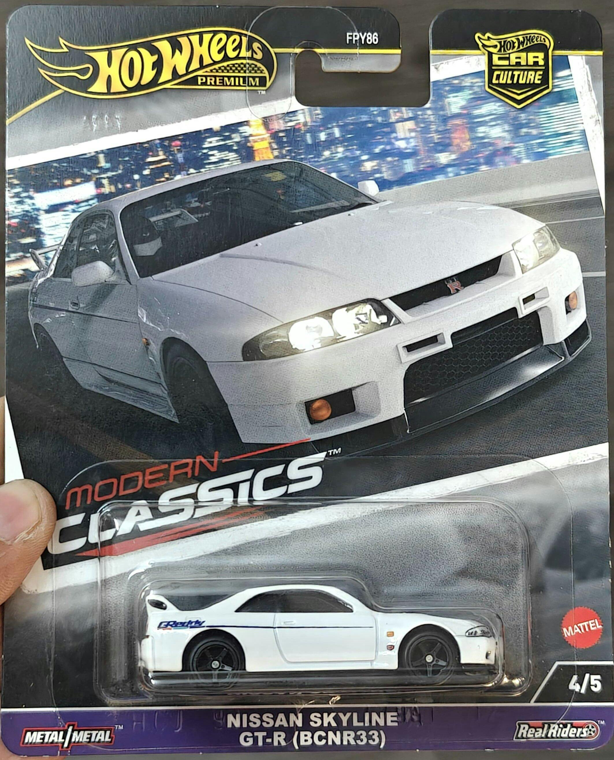 Premium Hot Wheels Nissan Skyline GT-R BCNR33 - Modern Classics