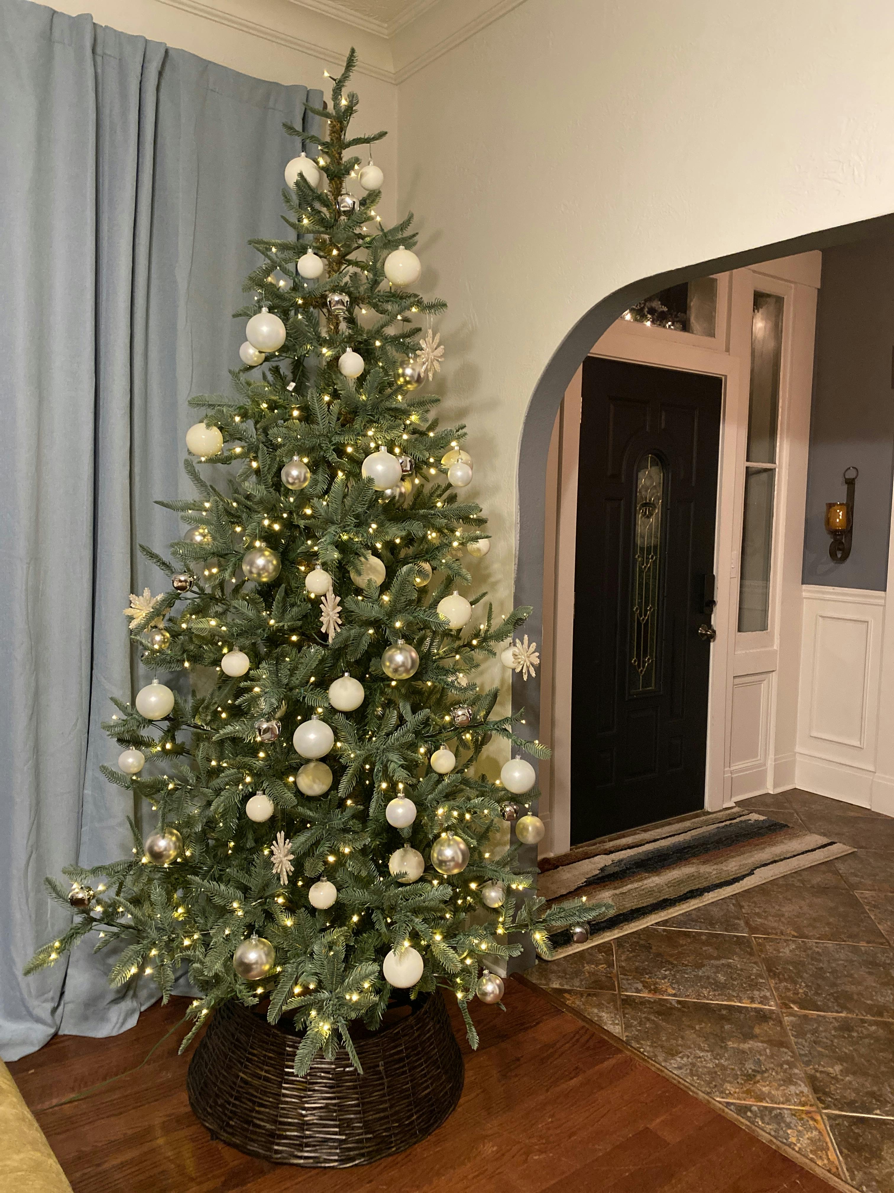 6 Foot King Noble Fir Artificial Christmas Tree 400 LED Lights King