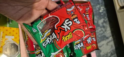 Caramelos Skwinkles Salsaghetti Sandía Picante Lucas 12 x 24 g
