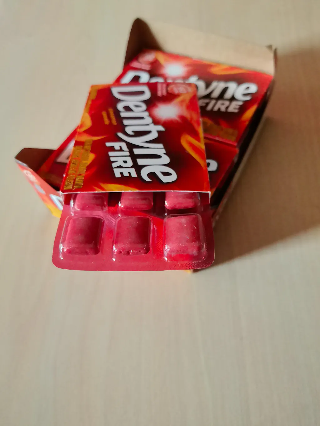 Chicles Fire sin Azúcar Canela Dentyne 12 un