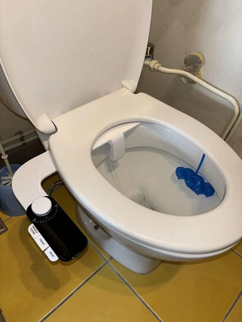 Bidet, douche chaude et froide, réglage de la pression de l'eau