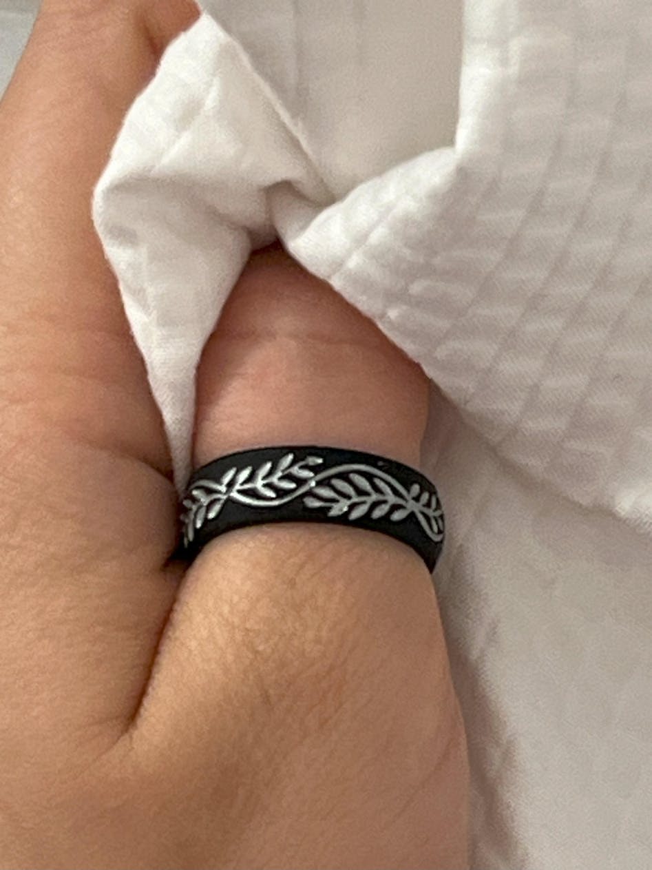 Laurel Leaf Silicone Wedding Band for Men Women Knot Theory