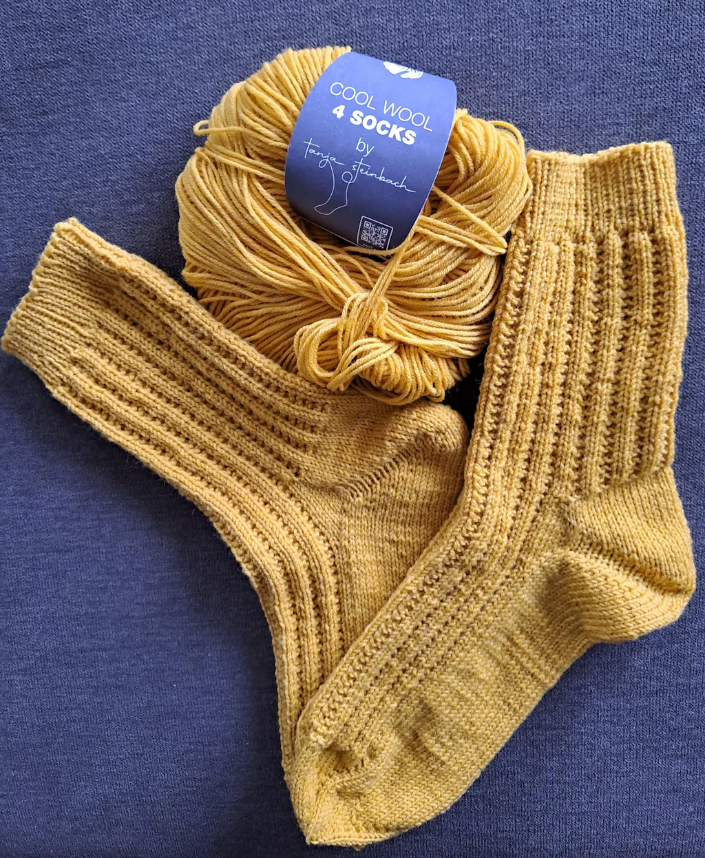 Cool Wool 4 Socks 7713 Goldgelb