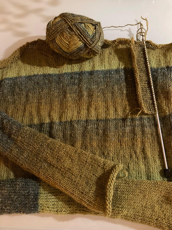 Breipakket Gomitolo Gala trui met knoopdetail