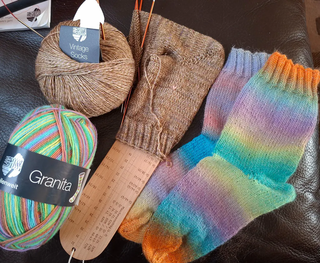 Sokkenwolproeverij met sokkenliniaal