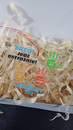 Dłonie dzieci - Prezent dla Taty - Personalizowana zawieszka do samochodu