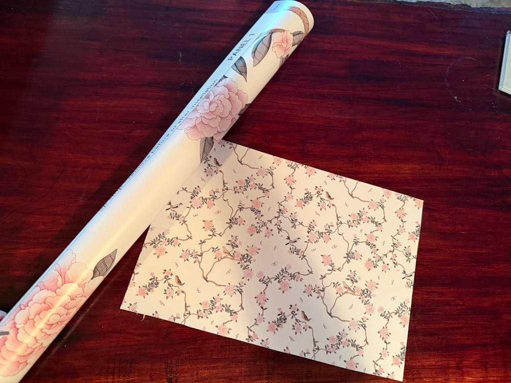 L’Atelier Botanique Chinoiserie Revival Wallpaper Mural in Gray Fog