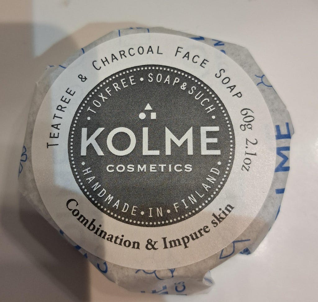 Kasvosaippua teepuuöljy & aktiivihiili