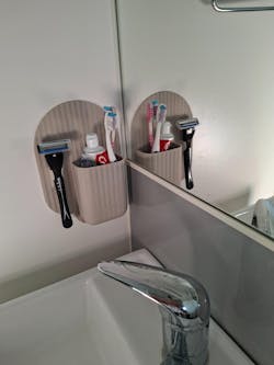 The Kenzie | Toothbrush & Razor Holder
