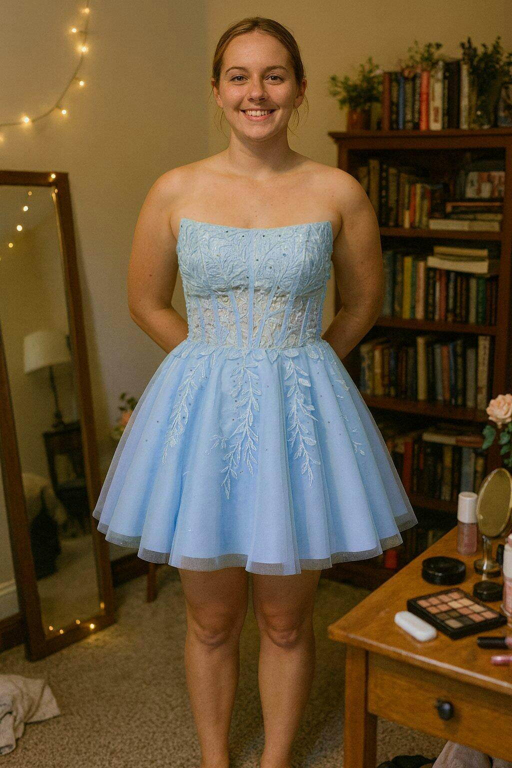 Ball-Gown/Princess Sleeveless Short Tulle Homecoming Dress With Appliques