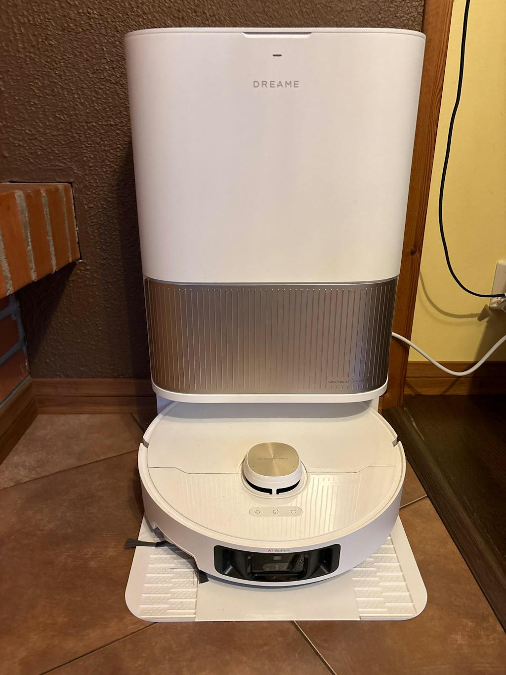 Dreame L40s Pro Ultra robotti-imuri & -moppi + puhdistustelakka