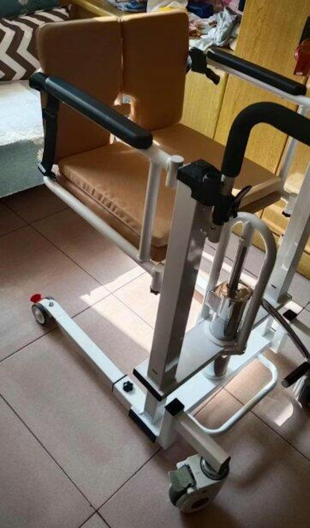 Patient Chair Hydraulic Transferred Lift Wheelchair w/180°Split Seat And Table