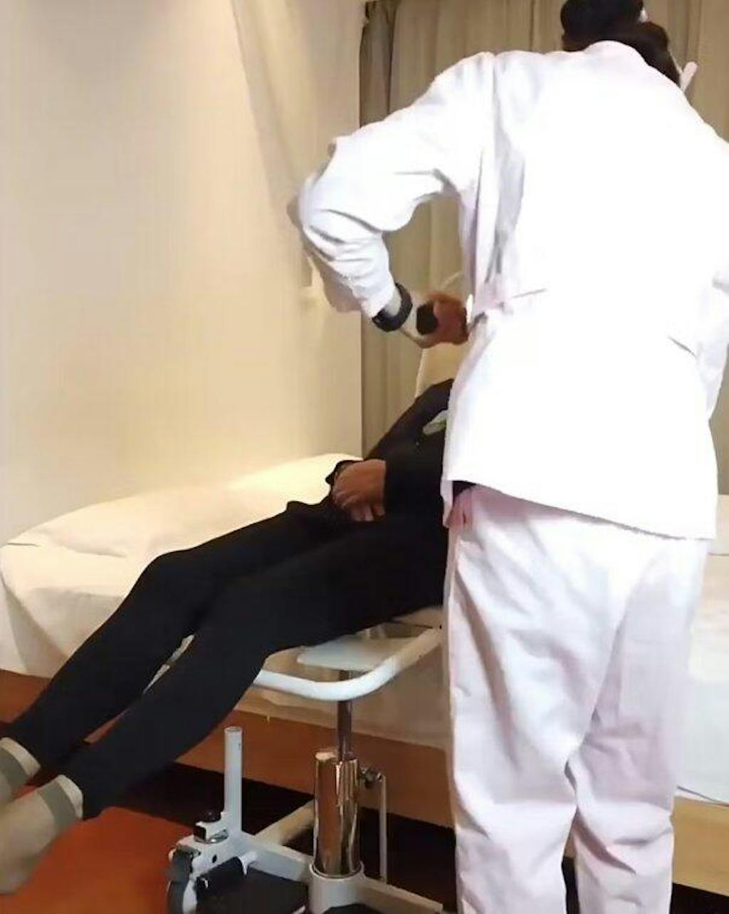 4-in-1 Patient Transfer Lift Wheelchair w/ Commode & Shower Seat, Height-Adjustable, 150 kg Max