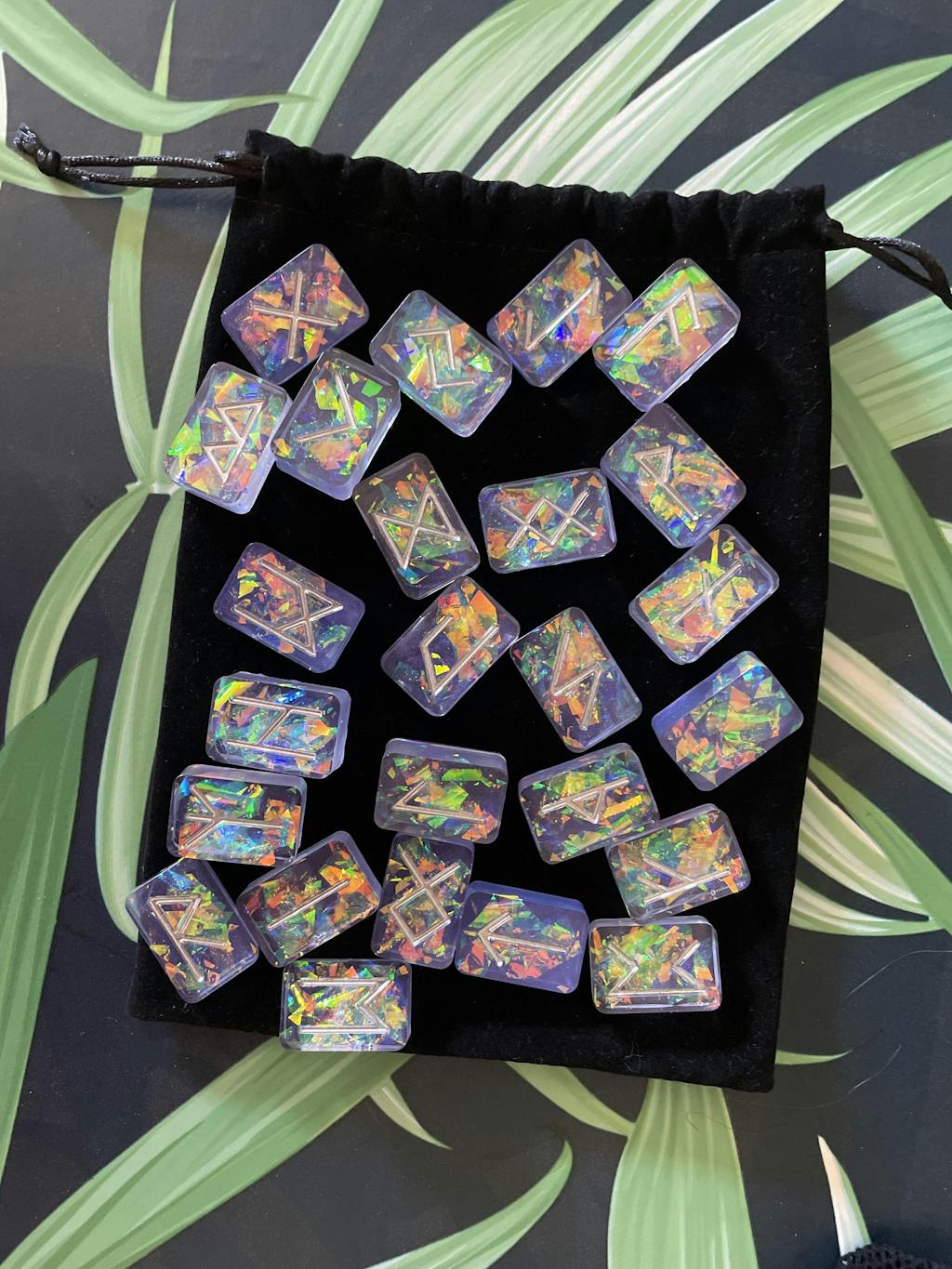 NORN - Jeu de runes - L'Iridescent (Holographique)