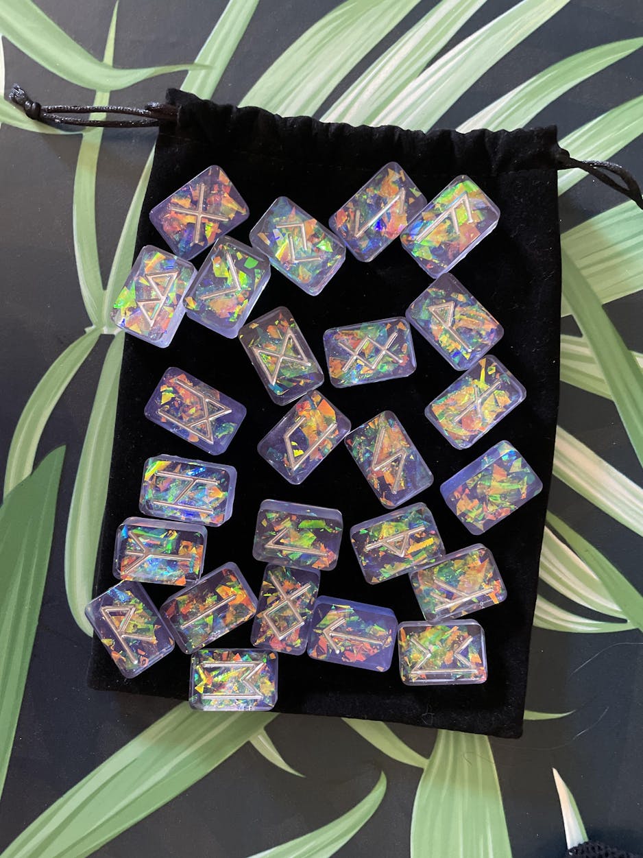 NORN - Jeu de runes - L'Iridescent (Holographique)