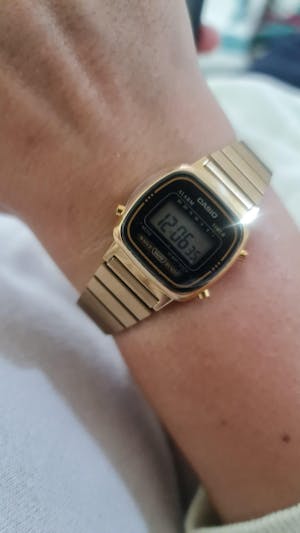 Reloj Casio Digital Mujer LA-670WGA-1